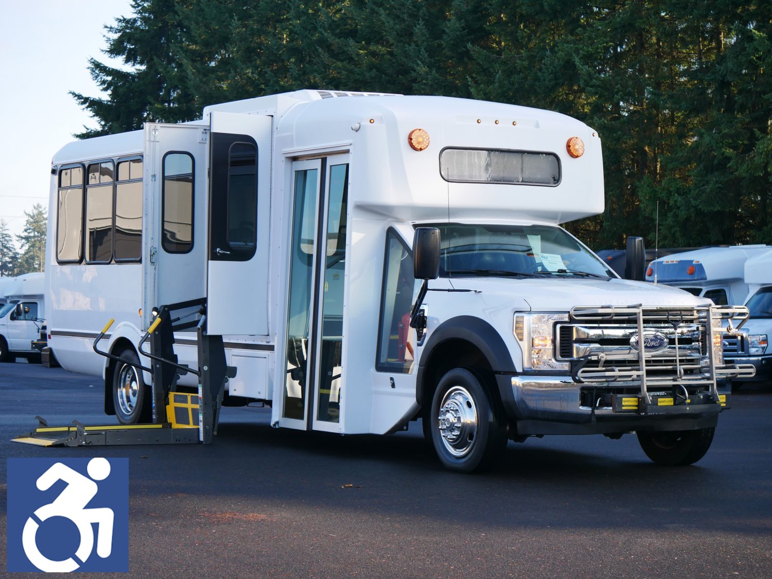 2019 Ford Eldorado 24 Passenger ADA Shuttle Bus - S23232