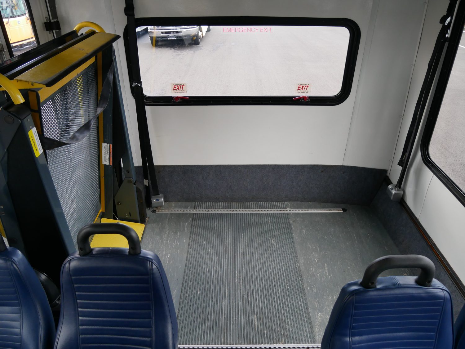 2016 Ford Eldorado 14 Passenger ADA Shuttle Bus - S15261 - Image 7