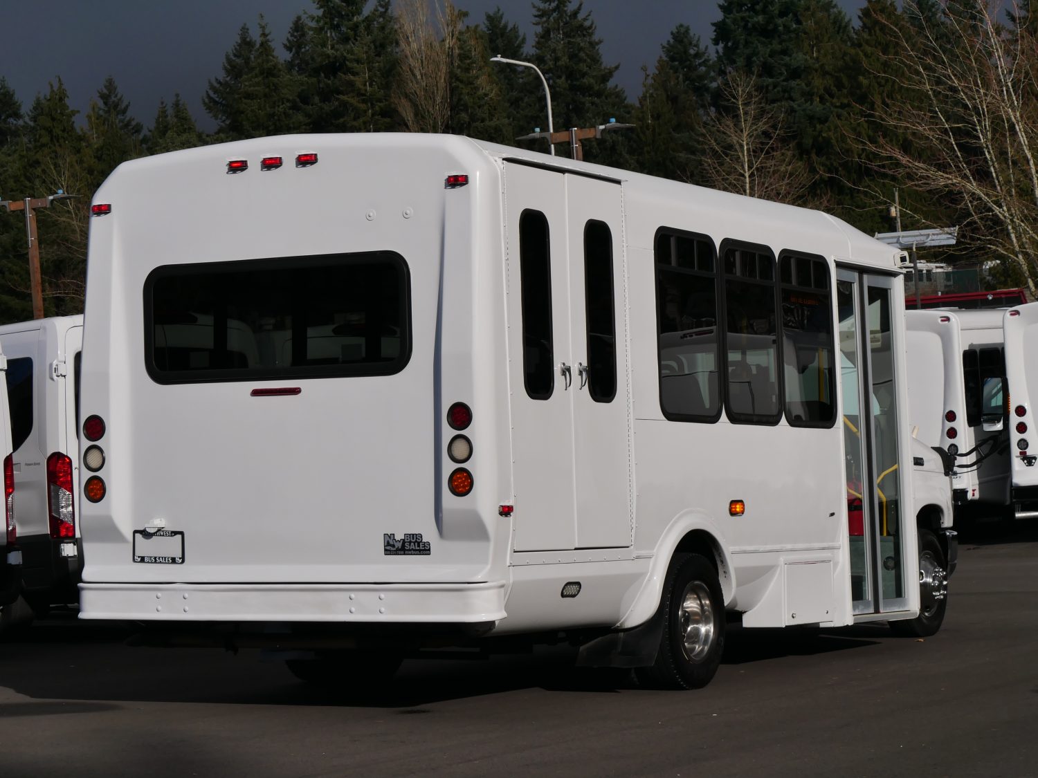 2016 Ford Eldorado 14 Passenger ADA Shuttle Bus - S15261 - Image 3