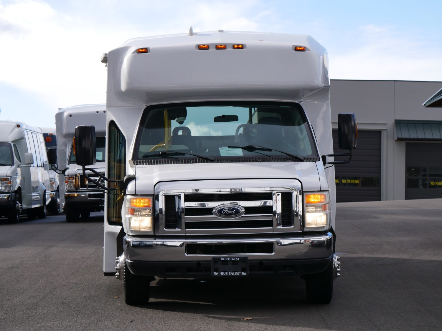 2016 Ford Eldorado 14 Passenger ADA Shuttle Bus - S15261 - Image 12