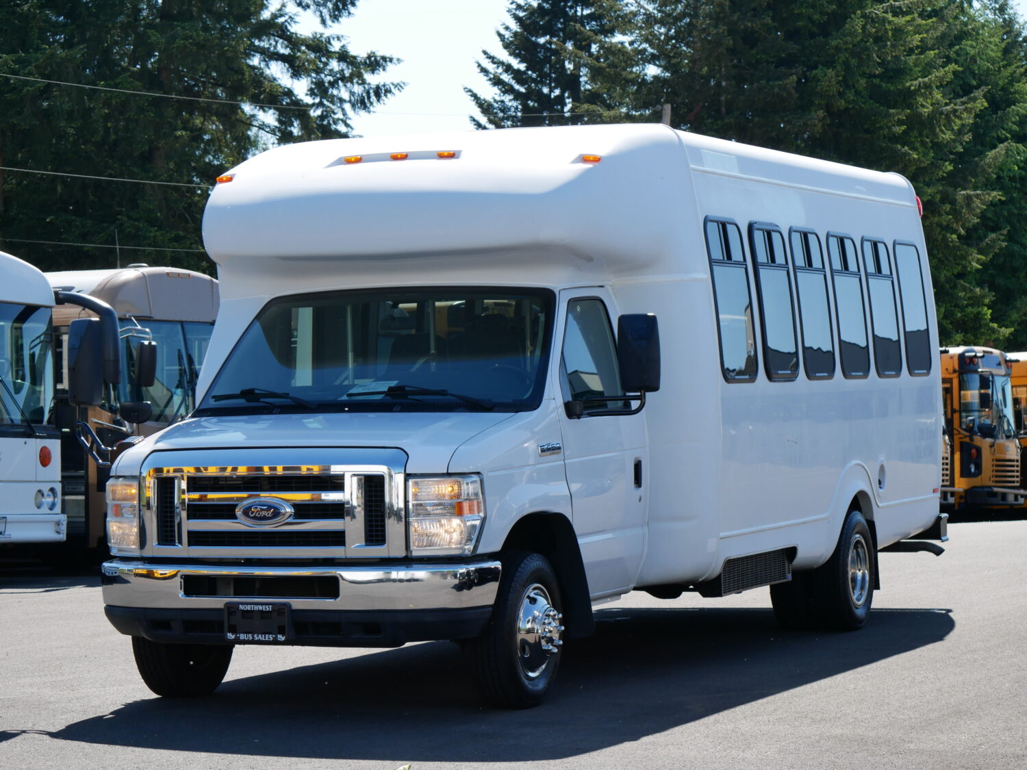 2011 Ford Startrans 14 Passenger ADA Shuttle Bus - S36707 - Image 2