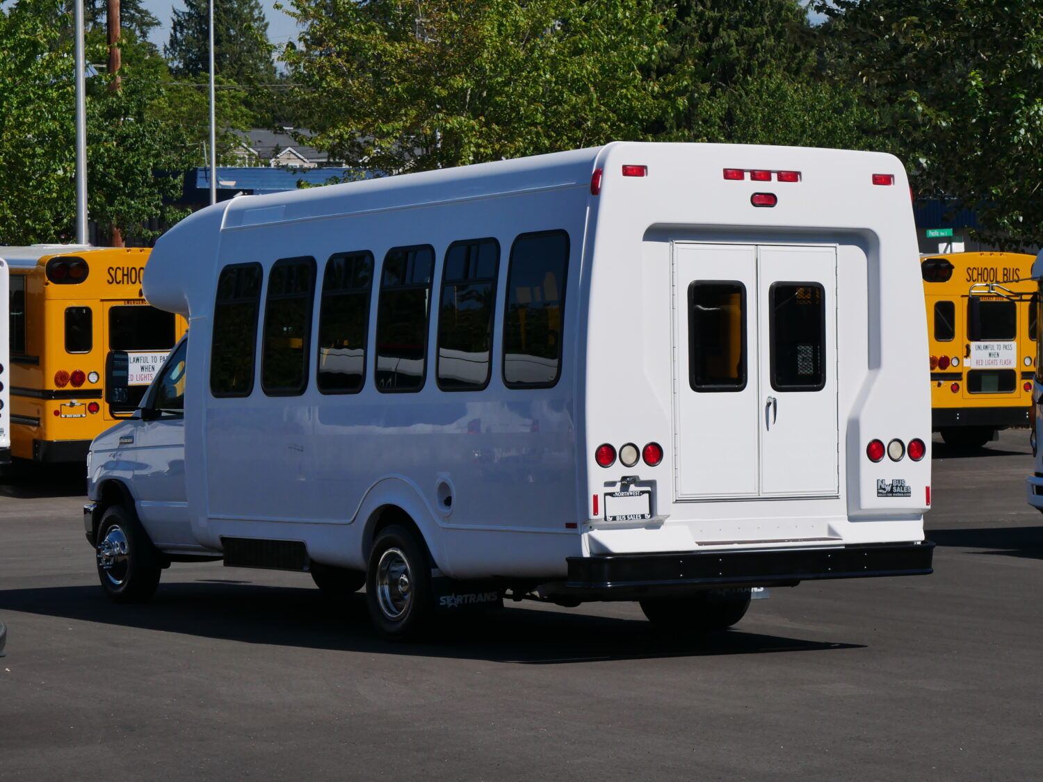 2011 Ford Startrans 14 Passenger ADA Shuttle Bus - S36707 - Image 4