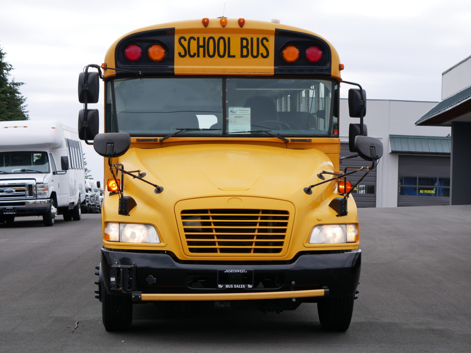 2013 Bluebird Vision 53 Passenger Short School Bus - B95917 - Image 12